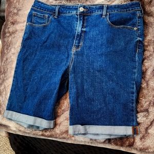 Old Navy size 16 regular bremuda shorts  dark wash in women's.